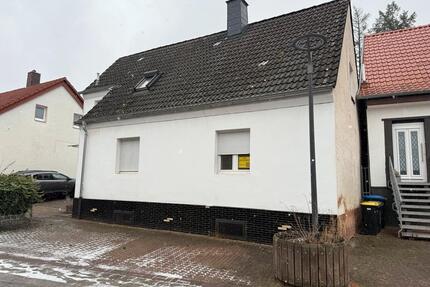 Freistehendes Einfamilienhaus mit Anbau und Garten - Bexbach