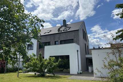 Haus zum Kaufen in Kleinwallstadt 849.000,00 € 262.68 m²