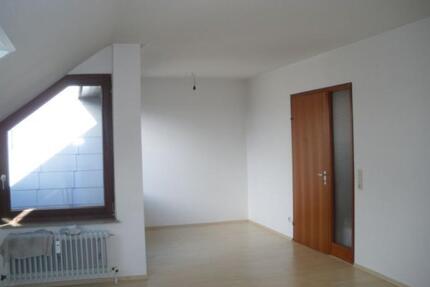 FÜR NICHTRAUCHER! 2-Zimmer-DG-Whg in 71229 Leonberg-Halden