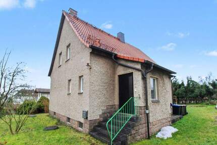 Modernisierungsbedürftiges Einfamilienhaus mit großem Grundstück in Chemnitz Grüna