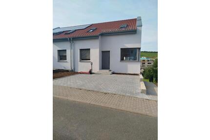 Doppelhaushälfte in Beckstein - 1.420,00&nbsp;EUR Kaltmiete, ca.&nbsp; 147,00&nbsp;m&sup2; in Lauda-Königshofen (PLZ: 97922)