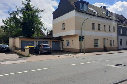Duisburg Homberg Mehrfamilienhaus + Garagen
