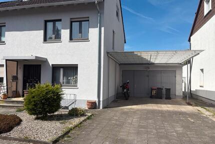 Reihenendhaus mit großem Grundstück und großer Garage zu verkaufe - Karlsruhe Knielingen