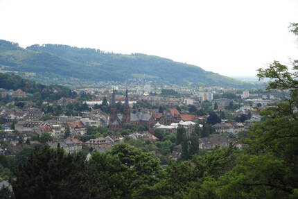 Lichtdurchflutete 3-Zimmer-Wohnung mit Fußbodenheizung und Balkon - Freiburg im Breisgau / Zähringen