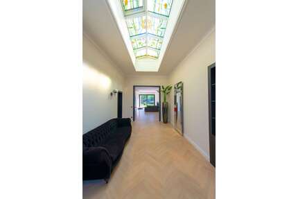 Haus zum Kaufen in Neuss 2.800.000,00 € 242 m²