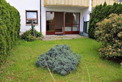 helle 2-Raum-Wohnung im EG mit Terrasse, kleinem Garten, saniertes Bad mit Dusche und Tiefgaragenstellplatz - Waldheim