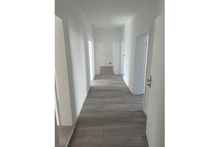 Moderne & Renovierte-4ZKB Wohnung mit 102m² in Bebra zu vermieten