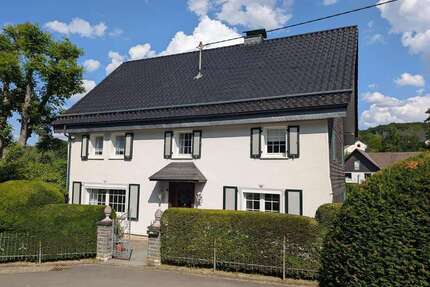 Haus zum Kaufen in Reichshof 229.000,00 € 179 m²