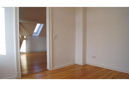 Helle und sehr gemütliche 4 Zimmer DG-Wohnung in der Schubystraße - Schleswig