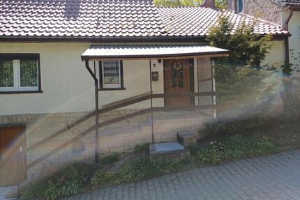 Haus mit Garage und Garten - 20.000,00&nbsp;EUR Kaufpreis, ca.&nbsp; 67,00&nbsp;m&sup2; in An der Schmücke (PLZ: 06577)