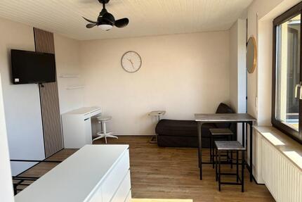 Renovierte 1 Zimmer Wohnung mit Loggia EBK Balkon Garage Möbliert - Würzburg Lengfeld