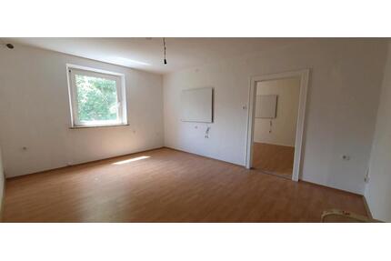 Schöne 4 Zimmer Wohnung in gute Lage - Hof Neuhof