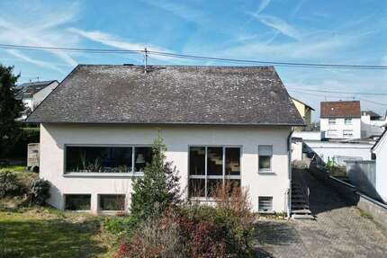 Haus zum Kaufen in Bassenheim 449.000,00 € 268.57 m²