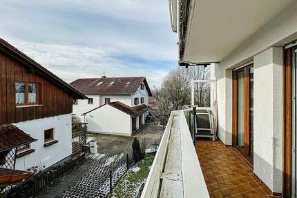 Großzügige 4-Zimmer-Wohnung mit sonnigem Balkon - Markt Schwaben