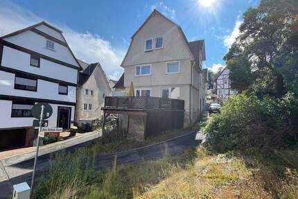 Mehrfamilienhaus mit 3 Wohnungen - Naumburg