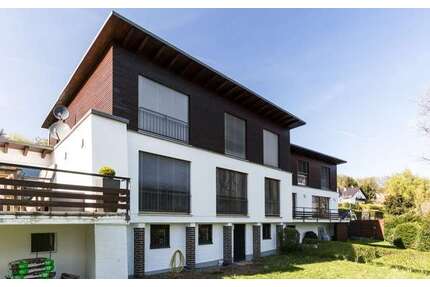 Haus zum Mieten in Kelkheim 3.000,00 € 208 m²