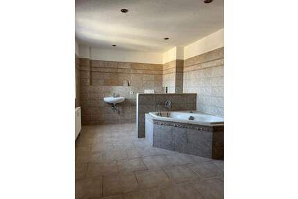 großzügig geschnittene 3-Raum-Wohnung - Pegau