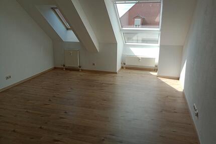 Geräumige 2-Raum-Dachgeschoss-Wohnung zu vermieten! - Weimar Lützendorf