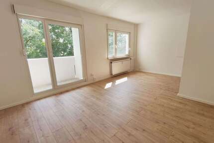 Wohnung zum Mieten in Halle 400,00 € 59 m²