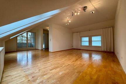 großzügige & lichtdurchflutete 1 Zimmer DG Wohnung - Schwebheim