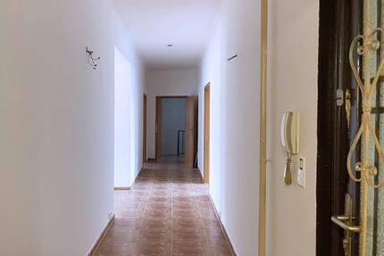 4-5 Zimmer im Maisonettestil. Ganz individuell mit 2,5 Bädern und kleiner Terrasse im 