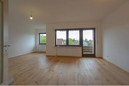 Erstbezug nach Sanierung! Moderne 2-Zimmer-Wohnung mit Einbauküche und Westbalkon im 1. OG - Roth