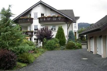 Gepflegte 2-Zimmer-Dachgeschosswohnung,2-Balkone, PKW-Stellplatz, EBK, ruhige Wohnlage, Bergneustadt