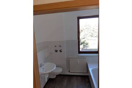 TOP sanierte 2 Zimmer mit neuer Einbauküche - OG Whg. in Neupetershain