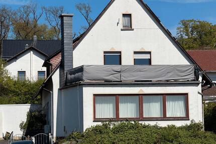 Großzügiges Zweifamilienhaus mit Einliegerwohnung-RENNEROD