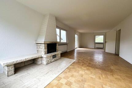 Erstbezug nach Sanierung - Schöne 3,5-Zimmer-Wohnung im OG an den Weinbergen - Weinstadt