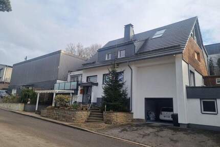 Mehrfamilienhaus, Pension, Lagerhallen - Iserlohn Oestrich