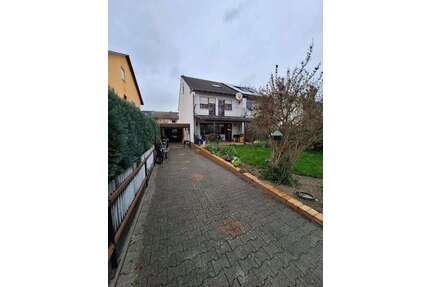 Haus zum Kaufen in Altrip 370.000,00 € 213.15 m²