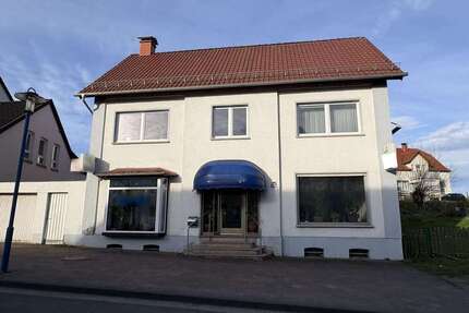 Haus zum Kaufen in Schieder-Schwalenberg 129.000,00 € 160 m²