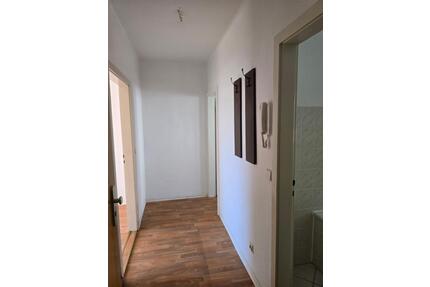 Kleine, sonnige 2-Zimmer-Wohnung im Hochparterre! - Kalbe (Milde)