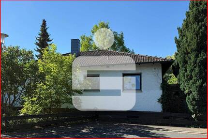 Freistehender Winkelbungalow in ruhiger Wohnlage - Eckental Forth