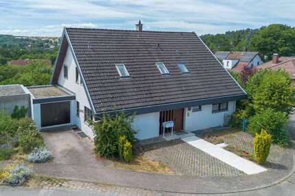Haus zum Kaufen in Tiefenbronn 445.000,00 € 206.7 m²