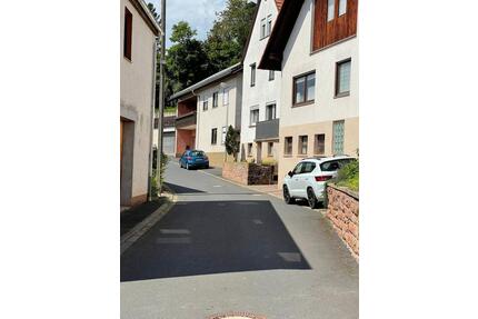 Zwei Häuser auf 1.100 m² Grundstück | 350 m² Fläche | Glasfaser - Gräfendorf