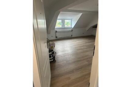 2 ZKB Dachgeschosswohnung – kernsaniert – Uni-Nähe - Homburg