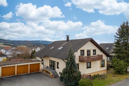 Schöne 3,5-Zimmer DG-Wohnung mit Balkon und Garage in zentraler Wohnlage von Wellendingen