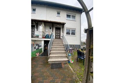 Einfamilienhaus - 1.400,00&nbsp;EUR Kaltmiete, ca.&nbsp; 180,00&nbsp;m&sup2; in Limeshain (PLZ: 63694)