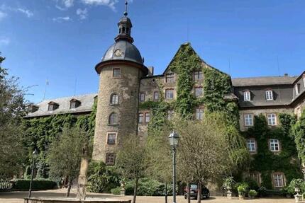 Einfamilienhaus mit großem Gartengrundstück - Laubach