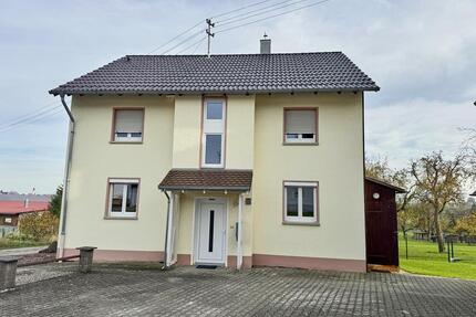 3,5-Zi.Obergeschosswohnung mit Einbauküche, Balkon & Weitsicht - Mühlingen