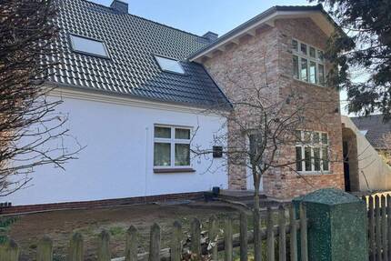 Charmante 2,5-Zimmer-Wohnung mit eigenem Garten in idyllischer Lage von Drestedt