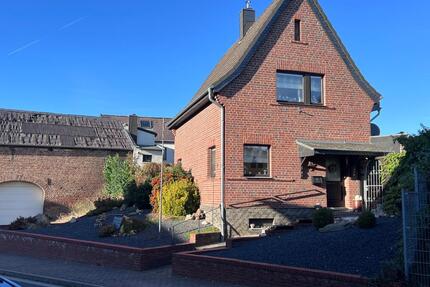 Freistehendes Einfamilienhaus mit Garten, Innenh. & Winterg. - Aldenhoven