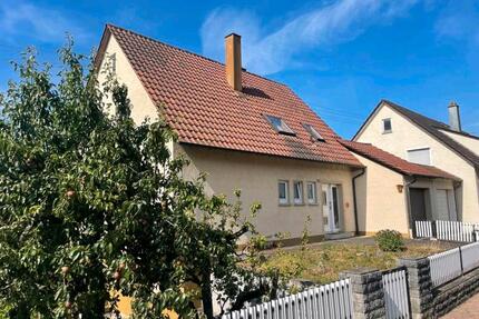 HAUS ZU VERMIETEN - 1.750,00&nbsp;EUR Kaltmiete, ca.&nbsp; 137,00&nbsp;m&sup2; in Brackenheim (PLZ: 74336)
