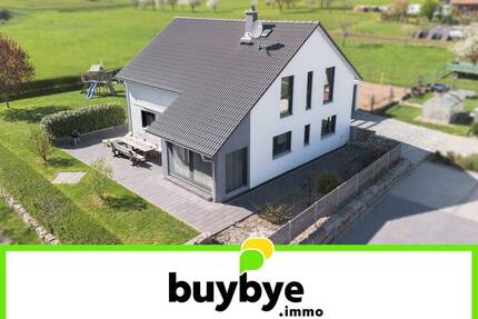 RESERVIERT!!Hohenroth-Windshausen: Attraktives, neuwertiges Einfamilienhaus (Hanse-Haus, KfW 40) mit großzügigem Garten