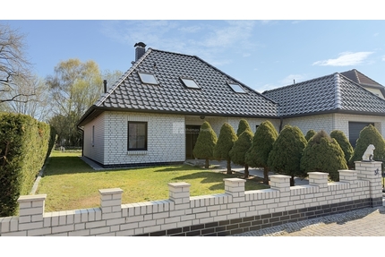 Gewachsenes Zuhause – Eigenes Haus, eigener Garten, eigener Teich mit Garage + Feuer im Wohnzimmer - Schwerin Wüstmark