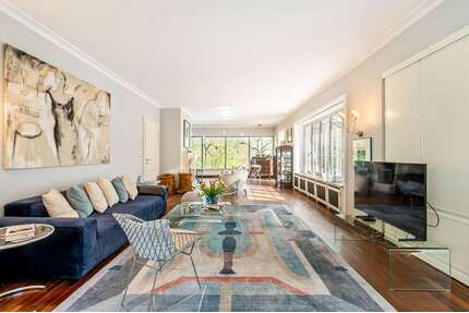 Haus zum Kaufen in Wiesbaden 1.590.000,00 € 242 m²