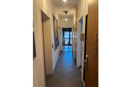 Schönes möbliertes Zimmer in WG mit Balkon - Hofheim am Taunus