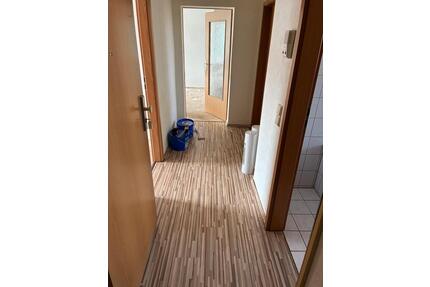 3 Raum Wohnung frisch Gemalert - 360,00&nbsp;EUR Kaltmiete, ca.&nbsp; 61,00&nbsp;m&sup2; in Körner (PLZ: 99998)